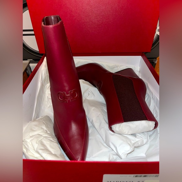 BNWT! Salvatore Ferragamo Burgundy Ankle block pointed heel Boots - Picture 3 of 11
